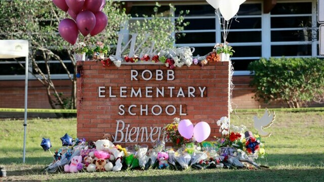 Şcoala primară din Texas, unde un tânăr de 18 ani a ucis 19 elevi şi doi profesori, va fi demolată - Imaginea 1