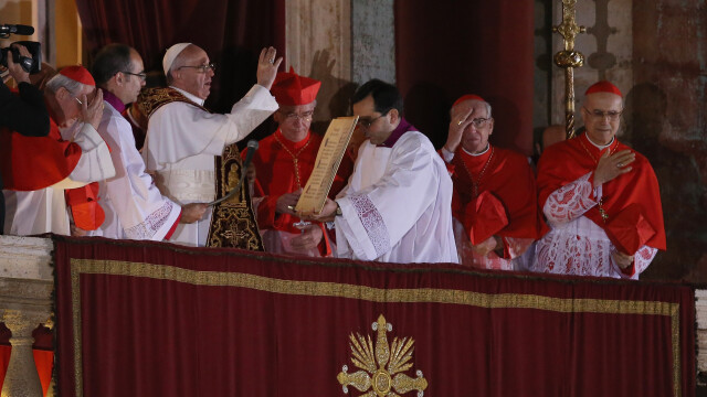 Jorge Bergoglio e Papa Francisc. Povestea cardinalulului remarcat prin modestie si conservatorism - Imaginea 5