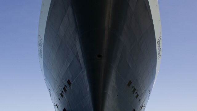 Imagini inedite cu comandantul celui mai mare vas de croaziera din lume. Unde s-a fotografiat capitanul vasului Queen Mary 2 - Imaginea 2