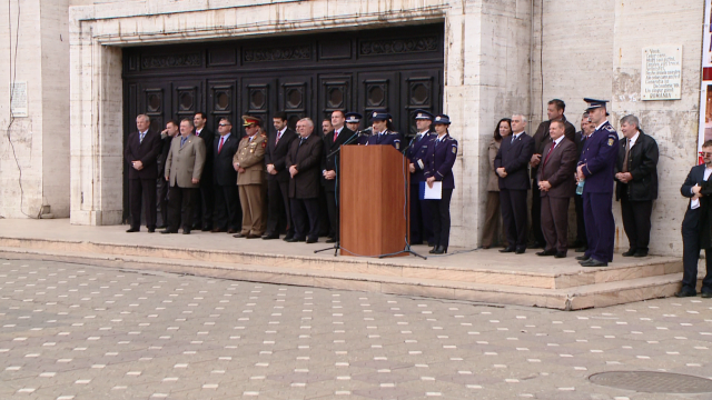 Ziua Politiei Romane, sarbatorita la Timisoara. Zeci de curiosi au asistat la spectacolul din Piata Victoriei. FOTO - Imaginea 14
