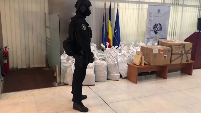 Sute de kilograme de cocaină ar putea pluti pe Marea Neagră. Ce riscă cei care le găsesc - Imaginea 12