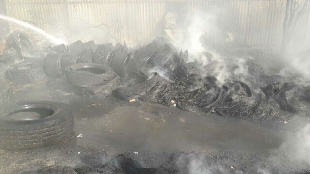 Incendiu violent la un depozit de anvelope, pe centura Capitalei - Imaginea 5