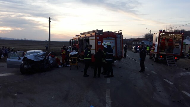 Accident grav în județul Vaslui, în care 2 persoane au murit. A fost activat planul roșu VIDEO - Imaginea 2
