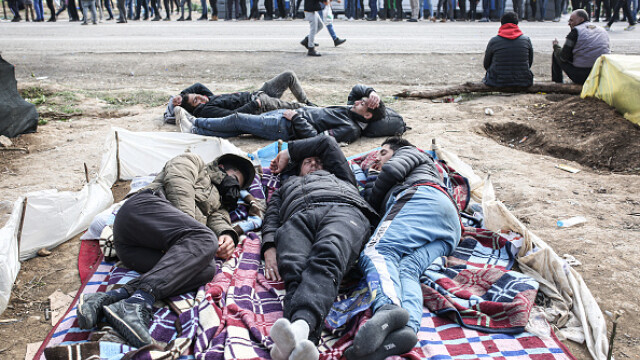 Ciocniri la frontiera turco-greacă între poliţişti greci şi migranţi. România trimite ajutoare - Imaginea 9
