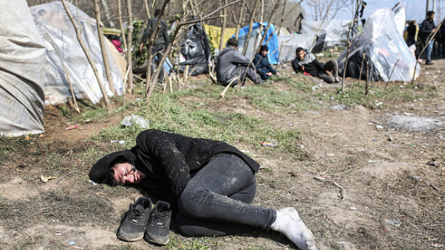 Ciocniri la frontiera turco-greacă între poliţişti greci şi migranţi. România trimite ajutoare - Imaginea 3