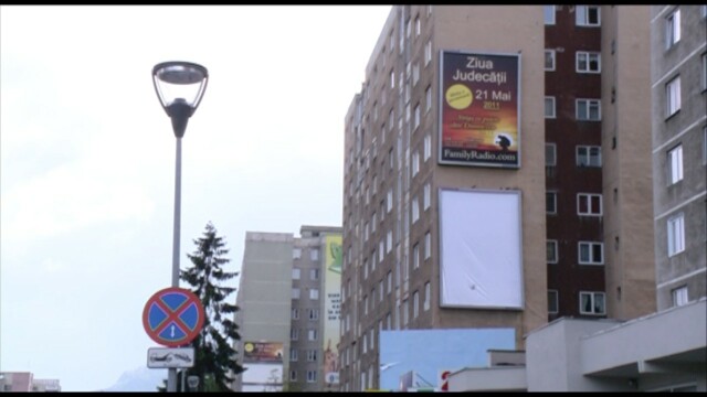 Afisele care anunta sfarsitul lumii au ajuns in Romania. FOTO - Imaginea 4