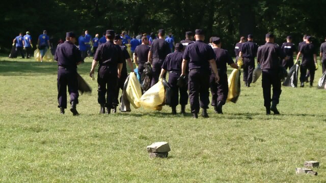 3.000 de voluntari au pus mana pe saci si manusi si au curatat judetul Timis de deseuri - Imaginea 4