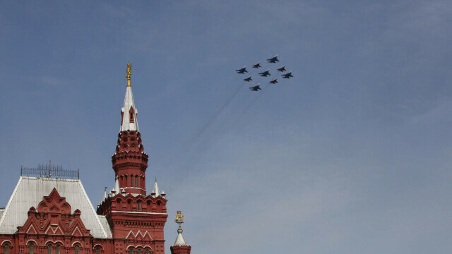 FOTO | Scurtă istorie a zilei de 9 mai. De ce aniversează Rusia Ziua Victoriei în 9 mai și restul Europei în 8 mai - Imaginea 1