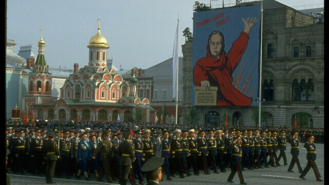 FOTO | Scurtă istorie a zilei de 9 mai. De ce aniversează Rusia Ziua Victoriei în 9 mai și restul Europei în 8 mai - Imaginea 12