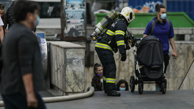 București: O garnitură de metrou a luat foc între stațiile Piața Romană și Piața Universității. Planul Roşu, activat - Imaginea 5