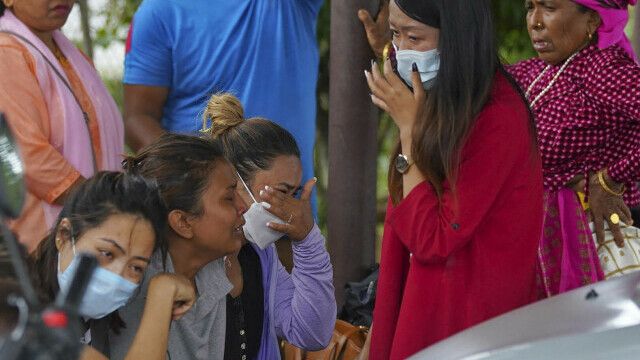 Un avion cu 22 de persoane la bord a dispărut de pe radare în Nepal. Familiile plâng de durere pe aeroport - Imaginea 2