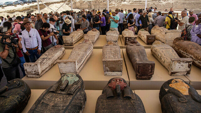 Arheologii au deschis sute de sarcofage din Egipt care au stat închise 2.500 de ani. Ce au găsit în unul dintre ele. FOTO - Imaginea 1