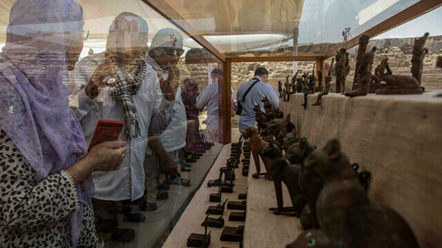Arheologii au deschis sute de sarcofage din Egipt care au stat închise 2.500 de ani. Ce au găsit în unul dintre ele. FOTO - Imaginea 2