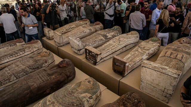 Arheologii au deschis sute de sarcofage din Egipt care au stat închise 2.500 de ani. Ce au găsit în unul dintre ele. FOTO - Imaginea 4
