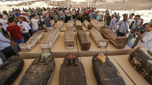 Arheologii au deschis sute de sarcofage din Egipt care au stat închise 2.500 de ani. Ce au găsit în unul dintre ele. FOTO - Imaginea 11