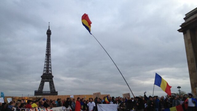 YES LA VOT. Sute de romani au protestat la Paris: 