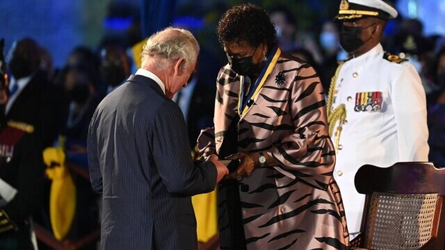 Barbados a ieșit de sub conducerea Reginei Elisabeta. Prințul Charles i-a ținut locul suveranei la ceremonie - Imaginea 6