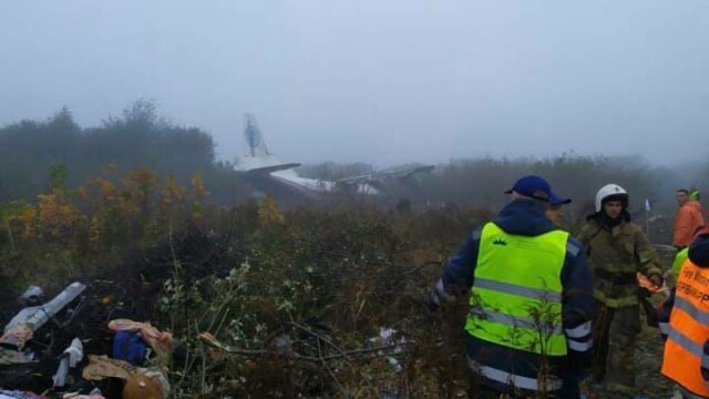 Avion prăbuşit lângă aeroportul Lviv din Ucraina. Ar fi rămas fără carburant - Imaginea 12