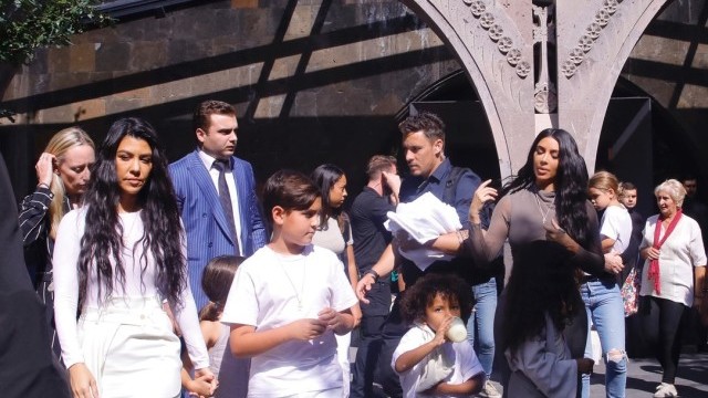 Imagini de la botezul copiilor lui Kim Kardashian din Armenia - Imaginea 3