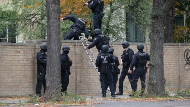 Atac armat lângă o sinagogă în Germania: doi oameni au fost uciși. O persoană a fost arestată - Imaginea 6