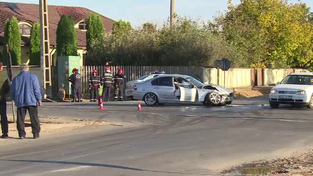 Accident provocat de șoferul unui BMW care a fost „orbit de soare”. 3 persoane au fost rănite - Imaginea 2