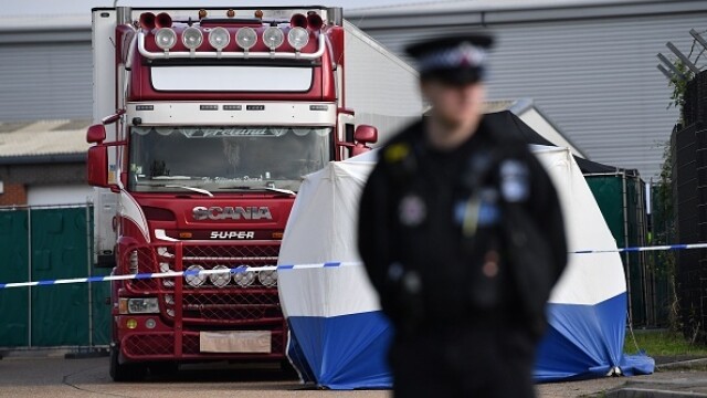 Carnagiu în Anglia. 39 de cadavre găsite într-un camion din Bulgaria. Reacția premierului - Imaginea 1