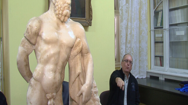 Un barbat din Alba, retinut dupa ce a vrut sa vanda o statueta unica in lume, veche de 1.900 de ani - Imaginea 4