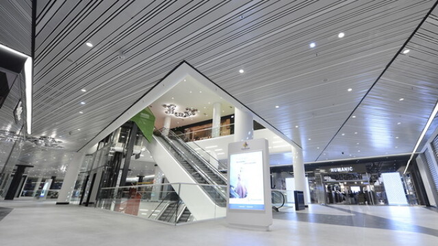 ANPC a închis temporar 11 magazine din mall Promenada - Imaginea 1