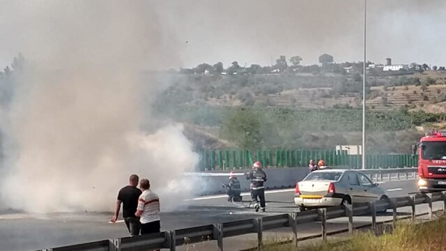 Accident cu 4 mașini pe Autostrada Soarelui. Un autoturism a luat foc. VIDEO - Imaginea 4