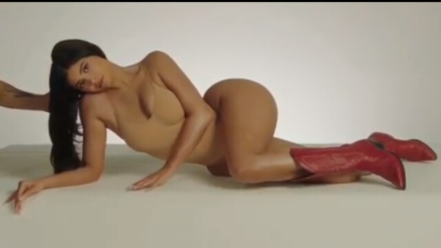 Kylie Jenner și-a surprins fanii cu o poză intimă. De ce este fotografia ei favorită - Imaginea 3