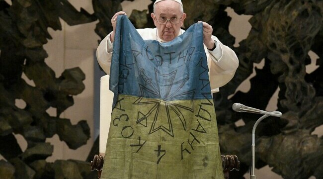 Papa Francisc denunță ”ferocitatea” rușilor, dar spune că războiul ar fi putut fi provocat. De ce zice că nu e ”pro-Putin”