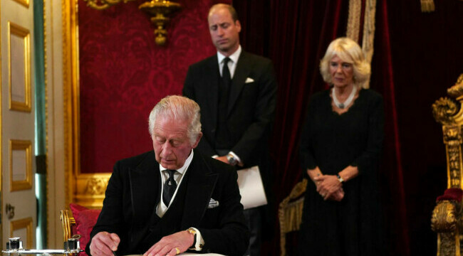 Charles al III lea proclamare oficiala - 22