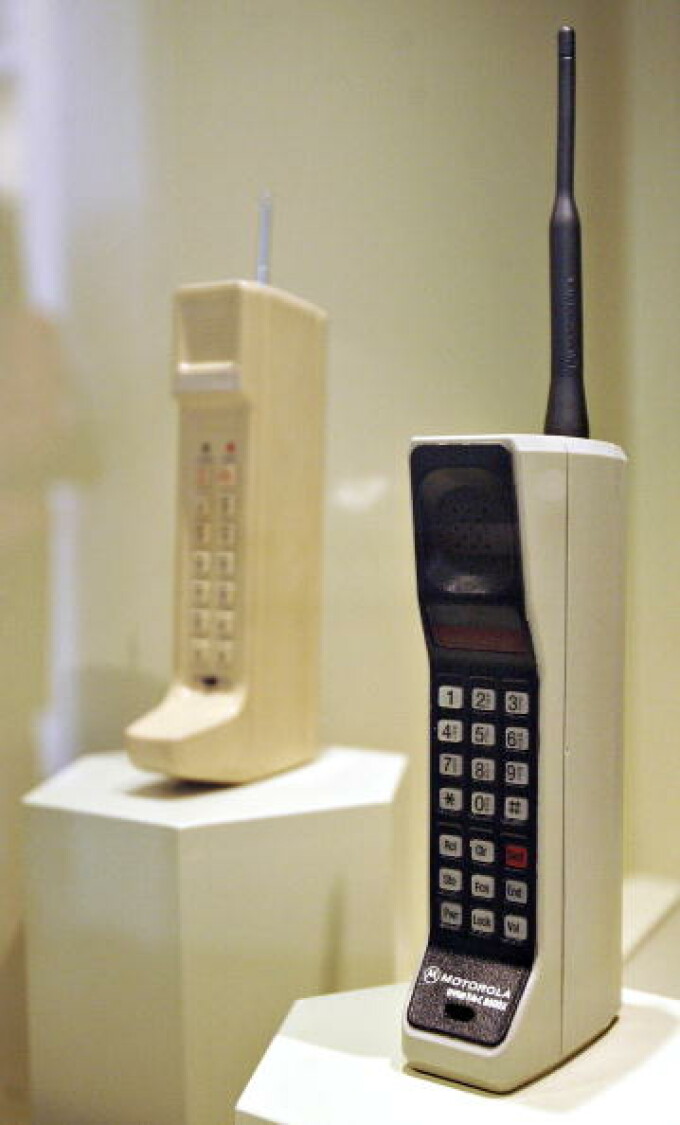 VOI STITI CINE A INVENTAT TELEFONUL MOBIL?