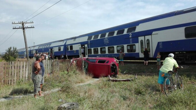 Locuinţă lopată diapozitiv  Șofer mort după ce mașina lui a fost lovită de tren la Tuzla -  Stirileprotv.ro