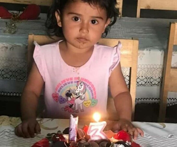 O fetiță în vârstă de trei ani din Mexic a fost declarată moartă de două ori la începutul lunii august, după ce mama ei a descoperit că încă respira la înmormântare.