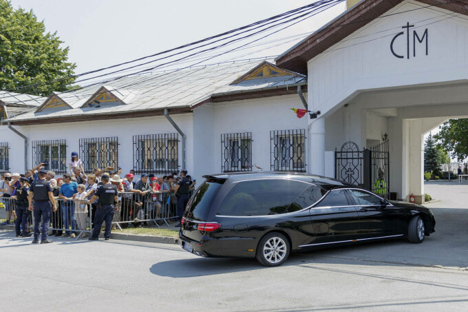 ion iliescu la poarta cimitirului