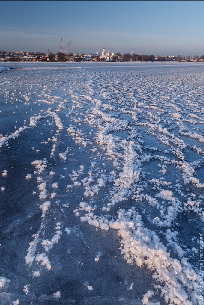 Explicația Unui Fenomen Rar Ce A Apărut Pe Un Lac Inghețat