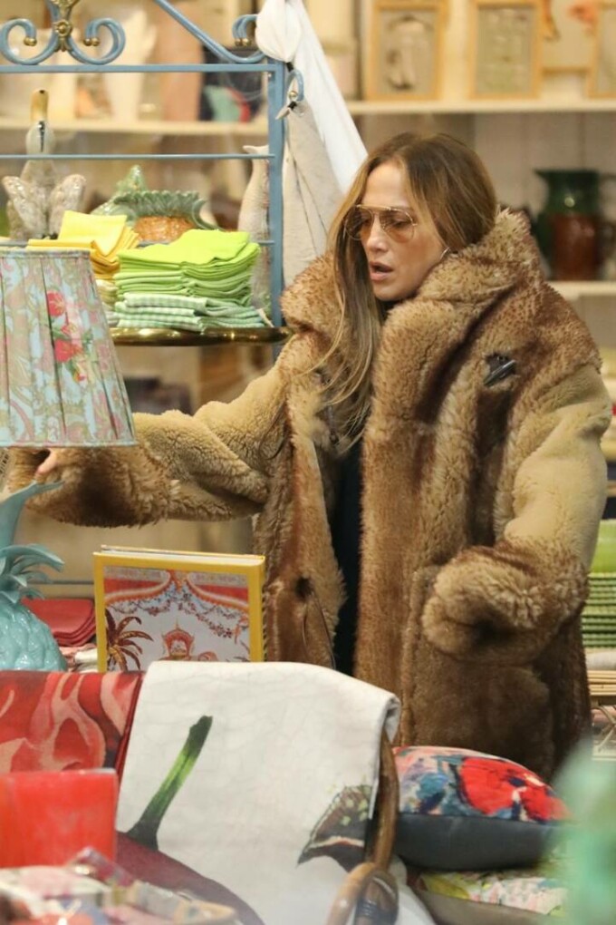 Jennifer Lopez la cumpărături