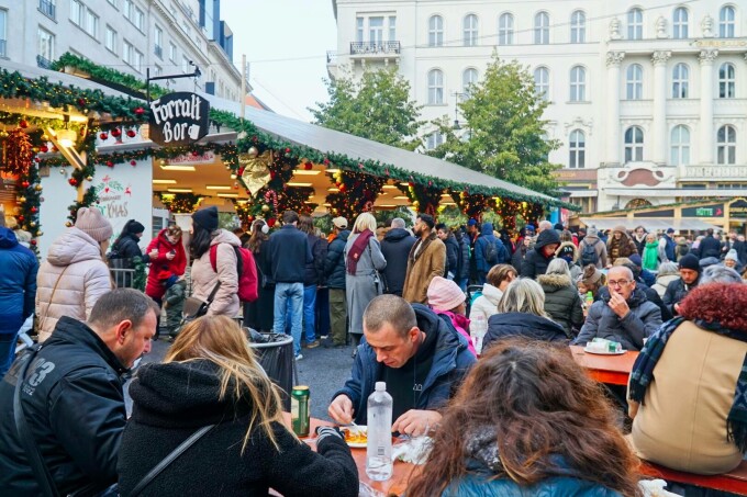 targul de craciun Piața Vörösmarty budapesta ungaria