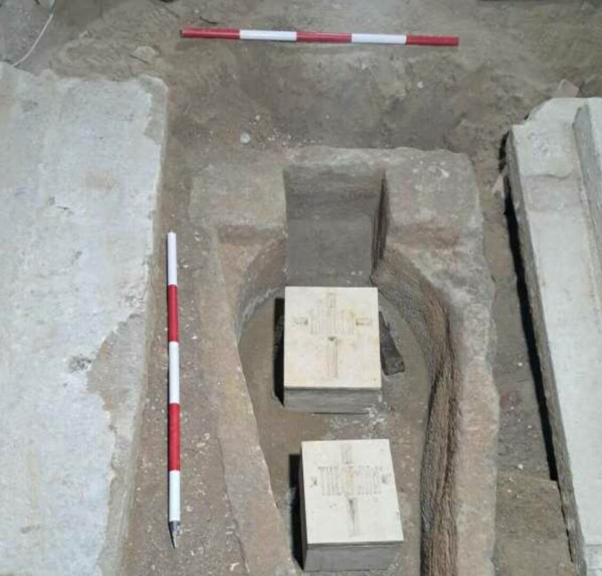 Mormânt Mircea cel Bătrân