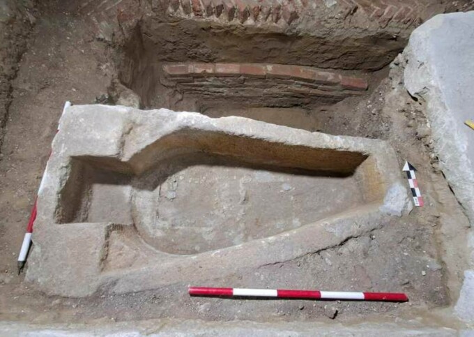 Mormânt Mircea cel Bătrân