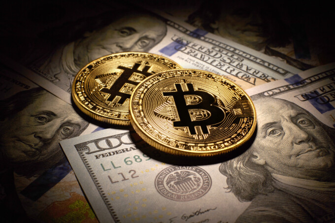 Bitcoin atinge maximul istoric peste 63 de dolari