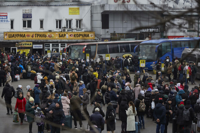 Aglomerație în stațiile de autobuz din Kiev