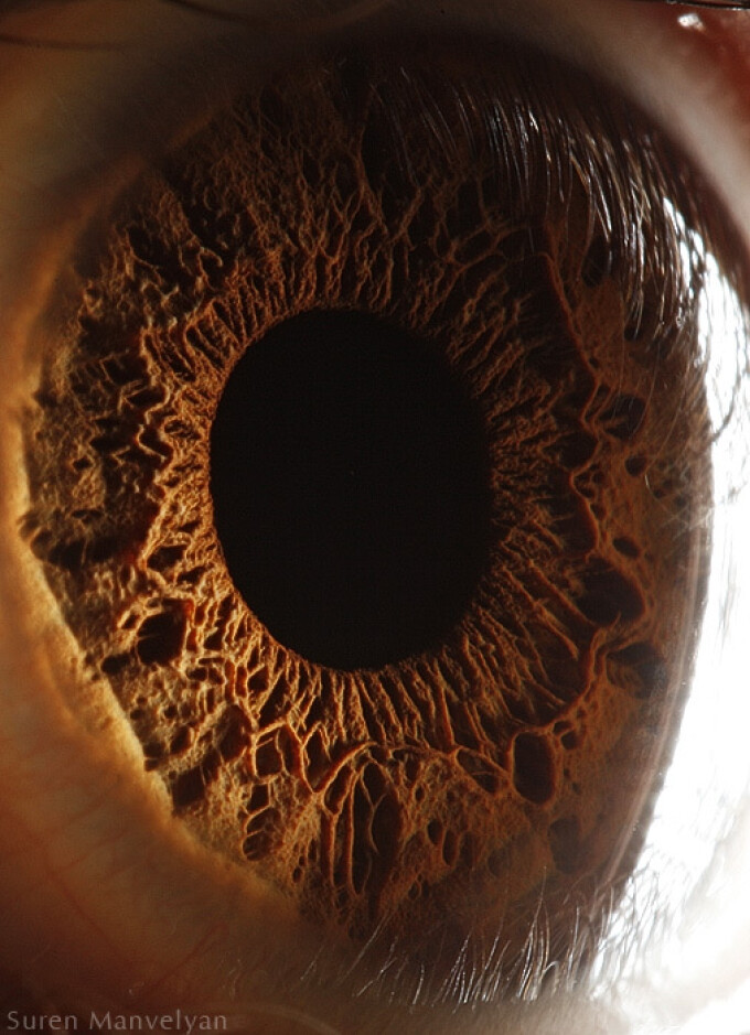 Incredibil! Ochiul uman arata ca un crater de pe Marte - autopermis.ro