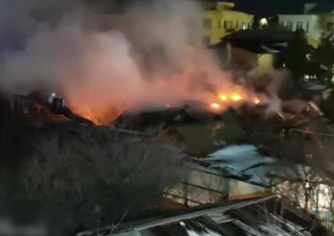 O centrală termică a explodat la Techirghiol. Focul s-a întins pe un kilometru pătrat