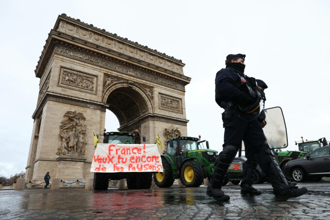 Proteste fermieri Paris