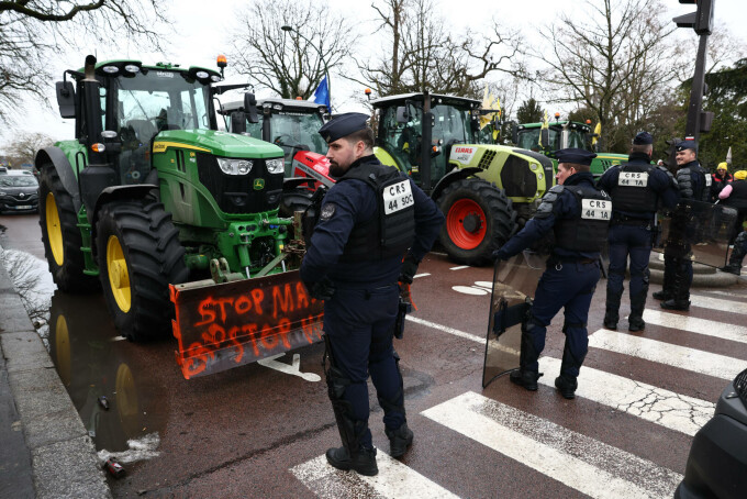 Proteste fermieri Paris