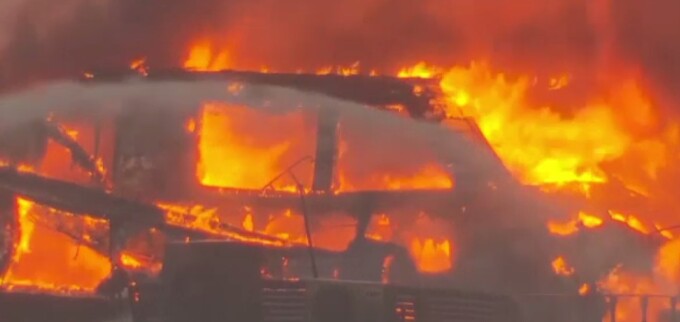 Incendiu devastator pe o insulă: Zeci de iahturi și bărci au fost distruse - Stirileprotv.ro