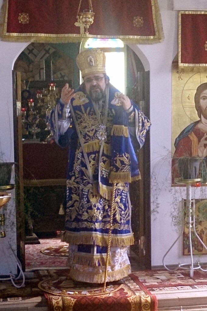 Imagine cu Mitropolitul Mihail, in Mitropolia Moldovlahiei, aflata in Secuienii Noi, duminica, 9 martie 2014