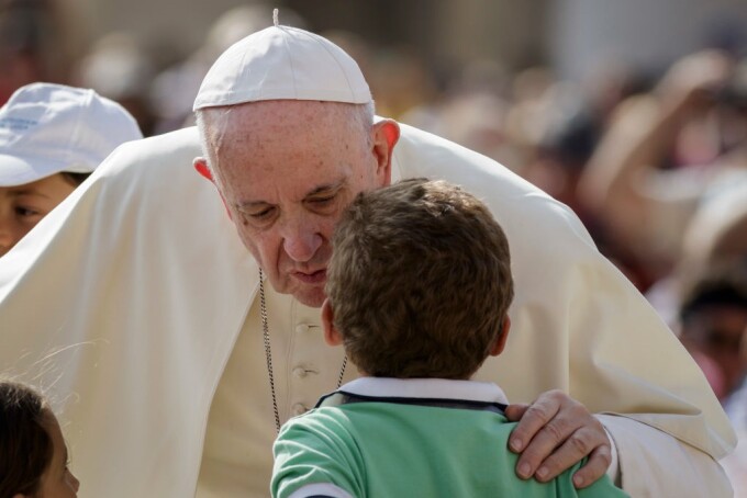 papa Francisc si un copil